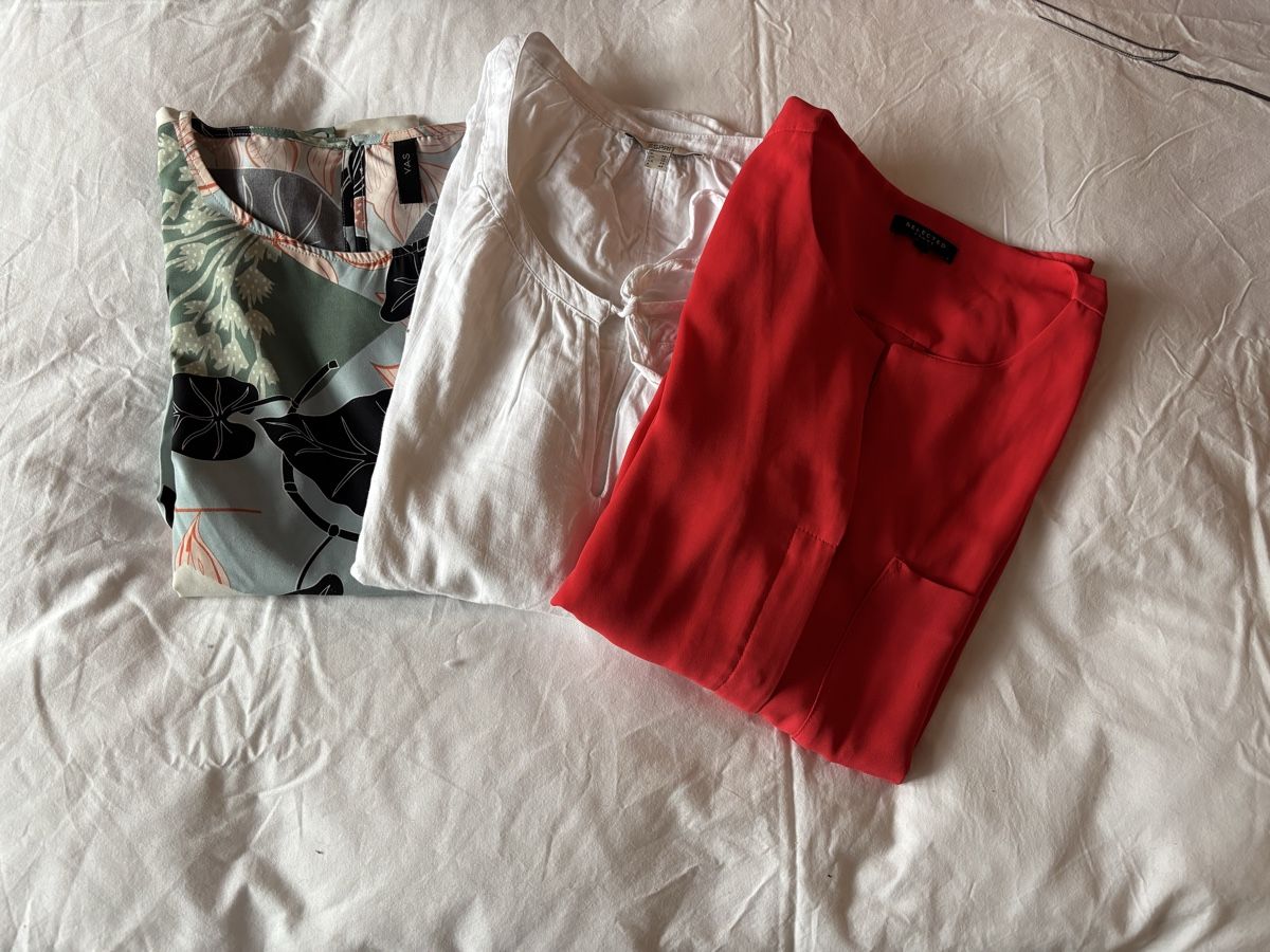 Lotti di vestiti: Lot de 3 blouses taille 42 – Usato da Vuadens venduto da zazabelle75