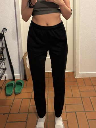 Adidas Trainingshose schwarz Grösse S guter Zustand