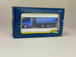 GB-Igra Lastwagen Hochpritsche blau