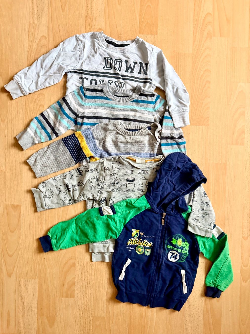 Lotti & Set di vestiti: Jungen Pullover und Sweatjacken Set, Gr. 92-98 – Usato da Weingarten-Kalth venduto da ana_tim