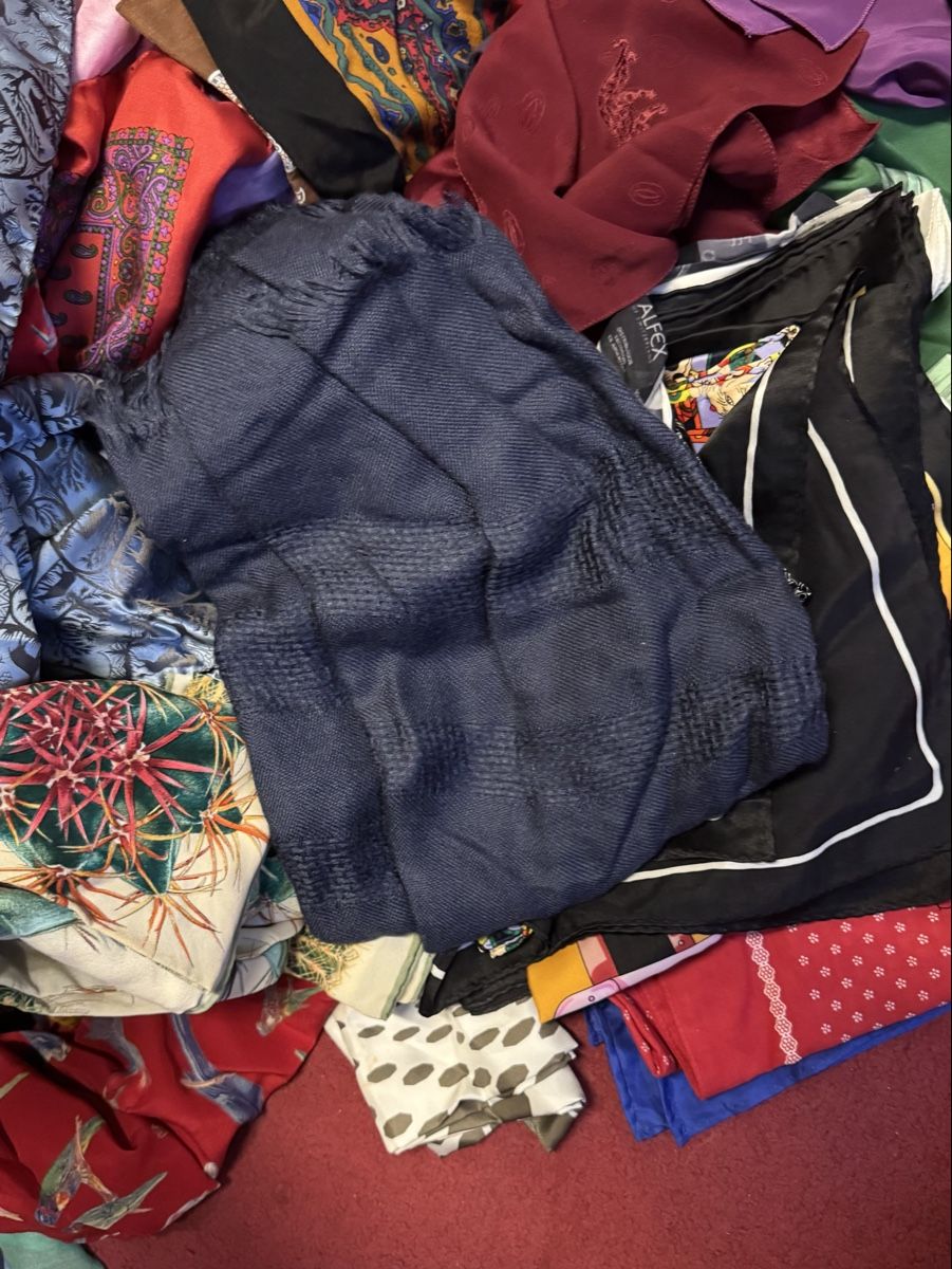 Lots de vêtements: Lot Stoffschals diverse  – D'occasion à Schlieren par Freundlich02 6