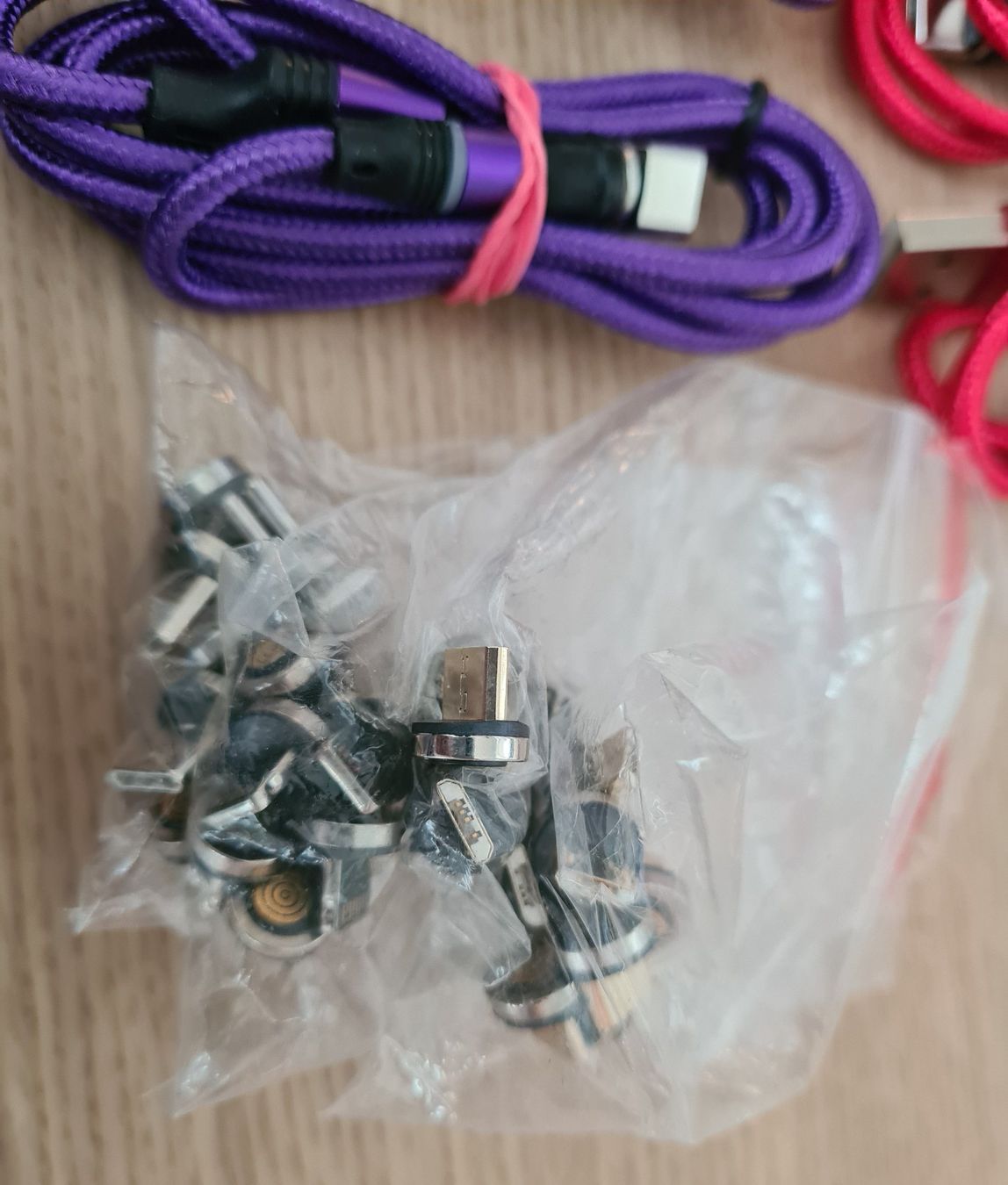 Ladegeräte: 23x magnetische Ladekabel/Datenübertragung USB-C & iPhone – Gebraucht aus Zürich von Agios 1