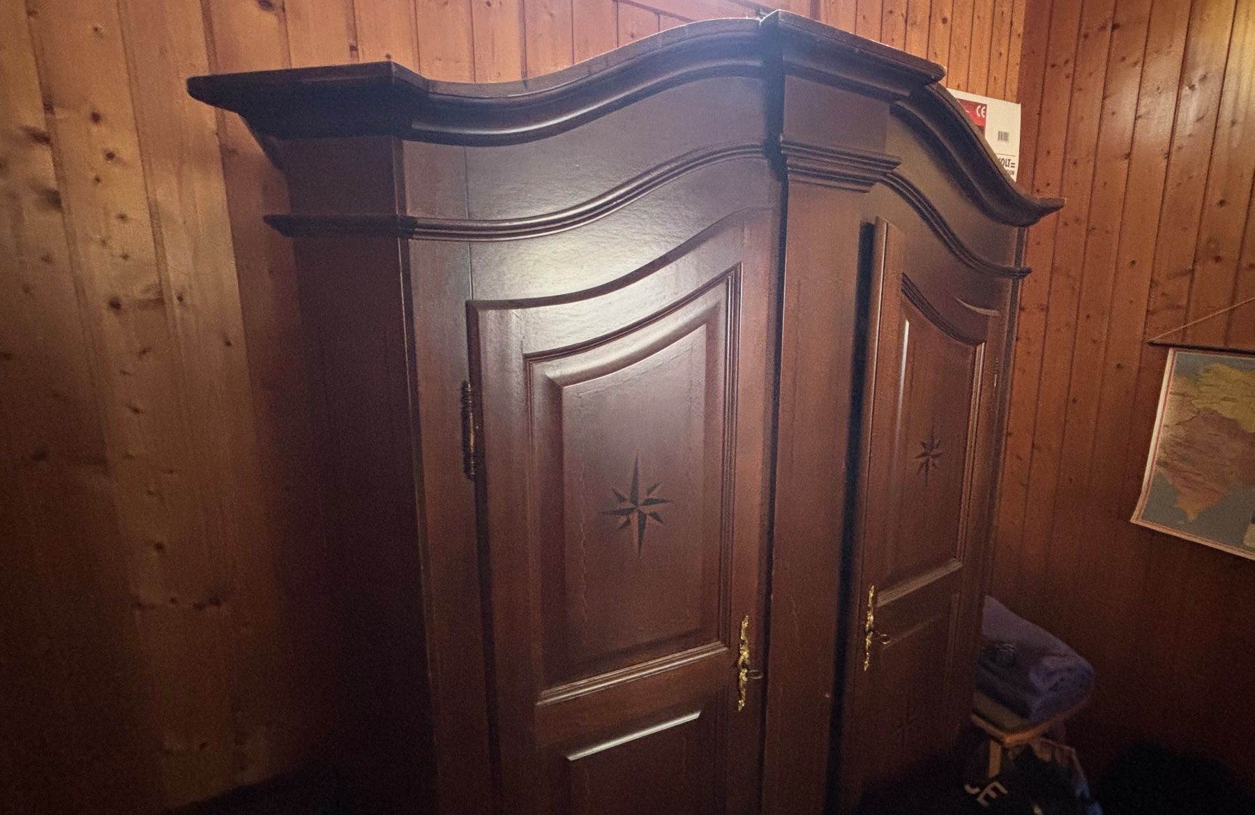 Armadi: Rustikaler Bodensee-Schrank mit schöner Patina – Usato da Urnäsch venduto da Peckinpah