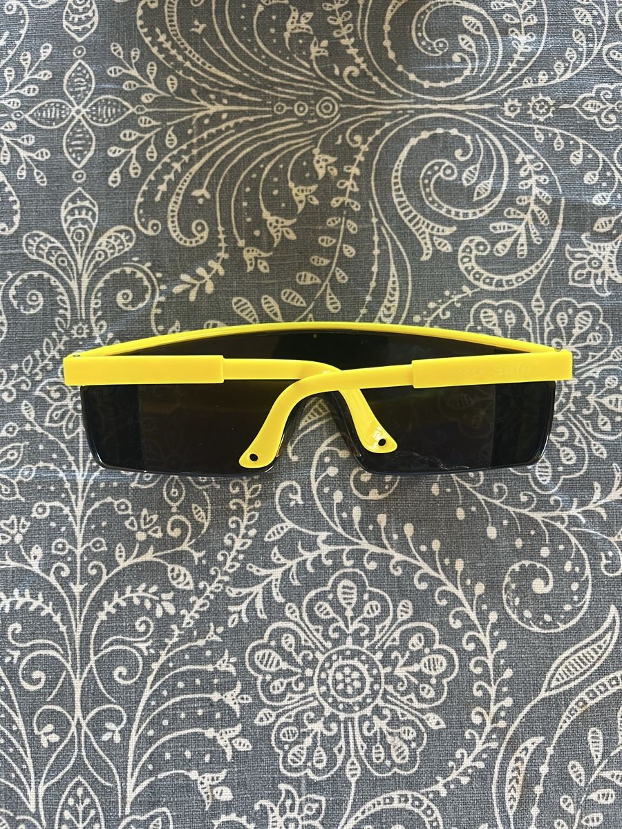 Occhiali & Lenti: Rainbow Mirrored Sunglasses, Yellow Frame, with Case. – Usato da Bertschikon Gossau venduto da Weezysarchive 3