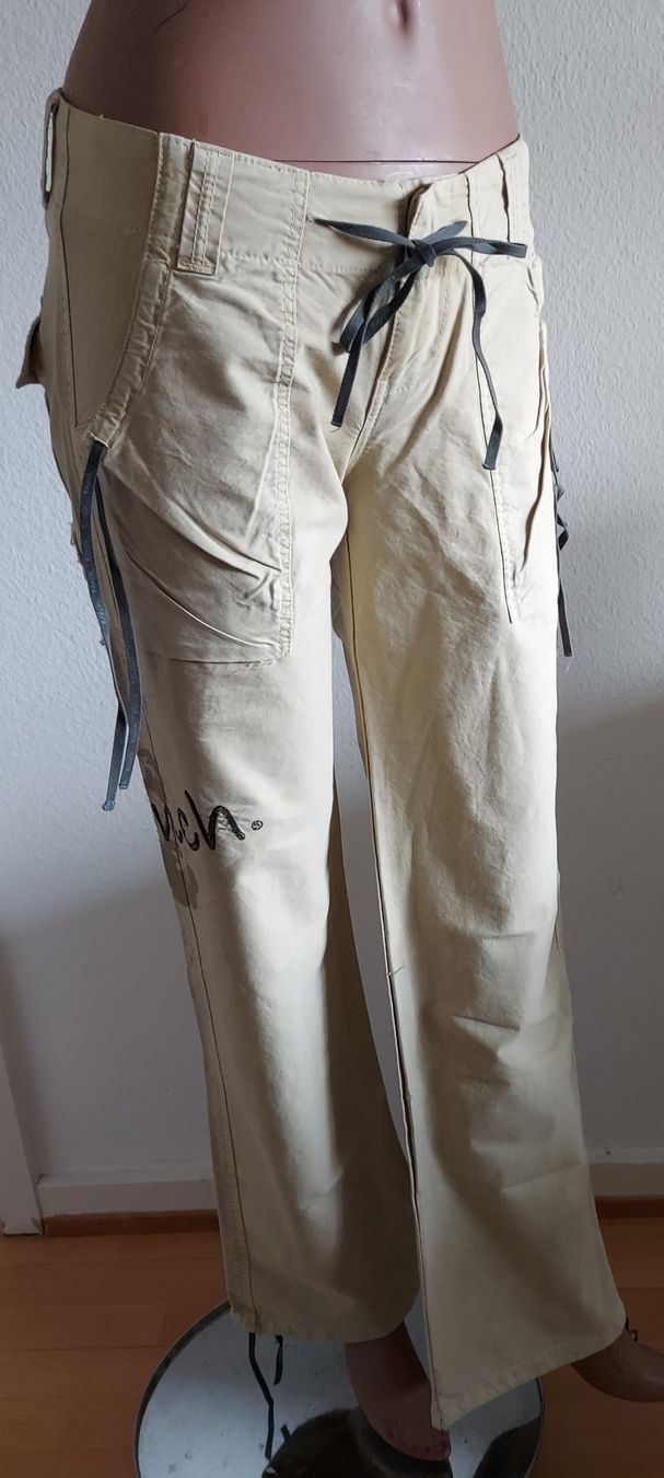 Bench Pantaloni: Neue Bench MADDY Slouch Cargo Hose, Grösse 26 R – Nuovo e nell'imballaggio originale da Basel venduto da Mazzo84 1