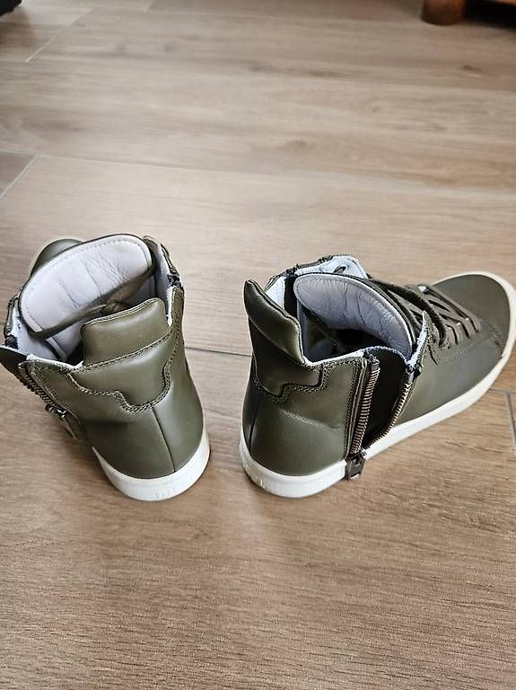 Scarpe da uomo: Diesel taille 41 vert olive – Usato da Biel/Bienne venduto da Vido91 1