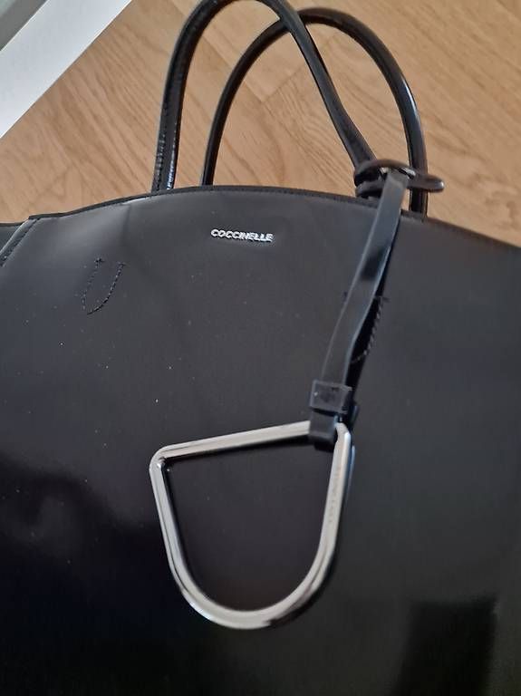 Taschen für Damen: Coccinelle Handtasche gross – Gebraucht aus Lenzburg von elv_skx9 1