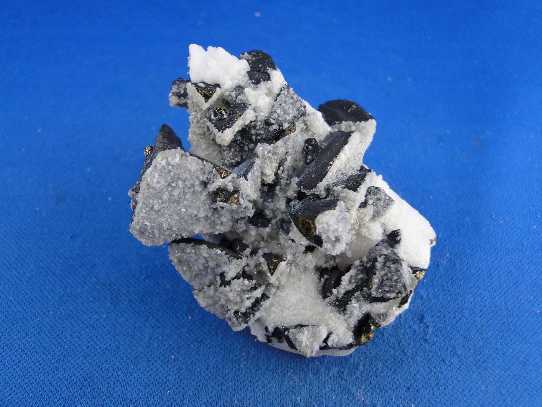 Mineralien & Heilsteine: Chalkopyrit auf Calcit – Gebraucht aus Schinznach Bad von Demerald 1