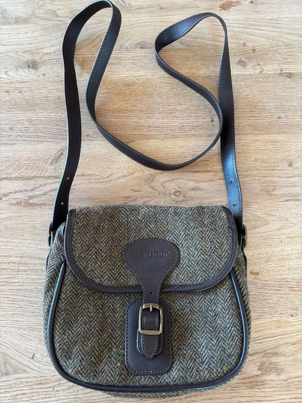 Barbour Taschen für Damen: Barbour Umhängetasche aus Tweed – Gebraucht aus Horgen von uge_pd5p