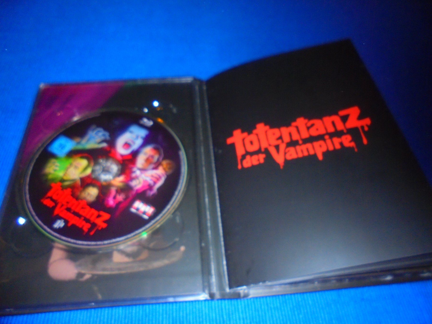 Tutti i DVDs: Mediabook Totentanz der VAMPIRE /UNCUT / LIm. 1712 auf 2000 – Nuovo (secondo la descrizione) da Wattenwil venduto da Firebird1 2