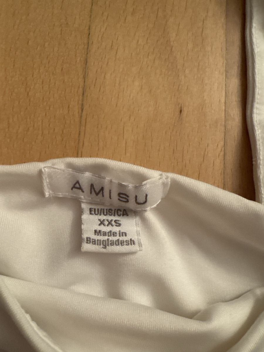 Blusen, T-Shirts & Tops: 2 Tops – Neu (gemäss Beschreibung) aus Uzwil von ale_27xy 2