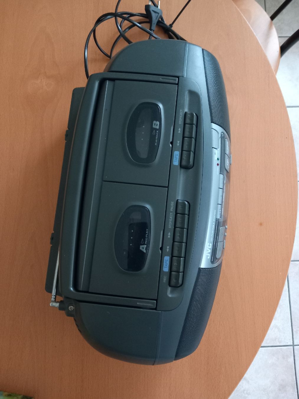 JVC Audio- & Mediensysteme: JVC Ghettoblaster RC-Q11L - Top Zustand. – Gebraucht aus Oftringen von JustRayyyy 1