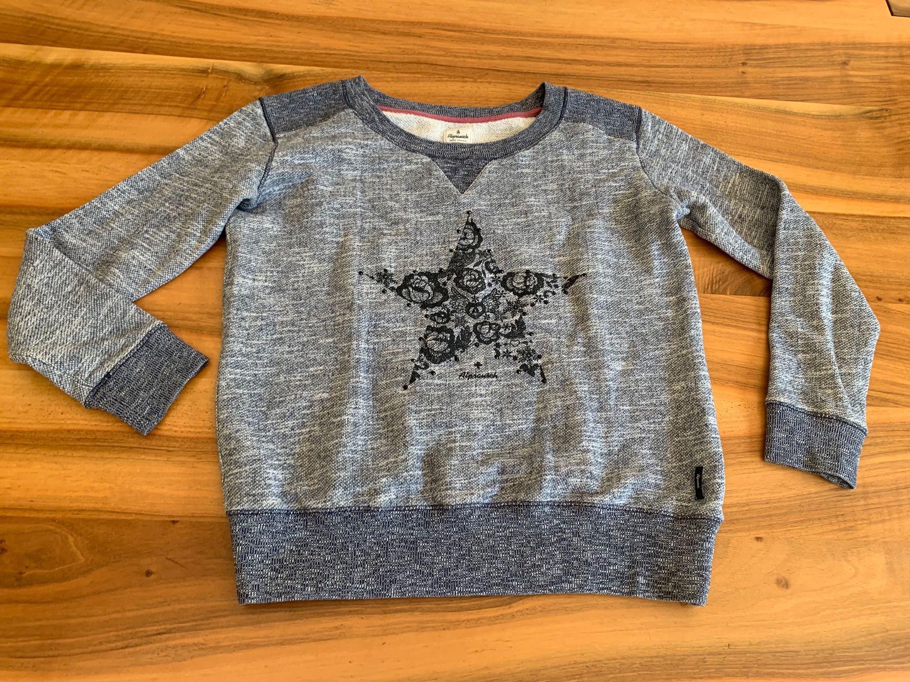 Alprausch Maglioni & Felpe: ALPRAUSCH cooler blaugrauer Pullover Gr. S – Usato da Meiringen venduto da Stuffandmore