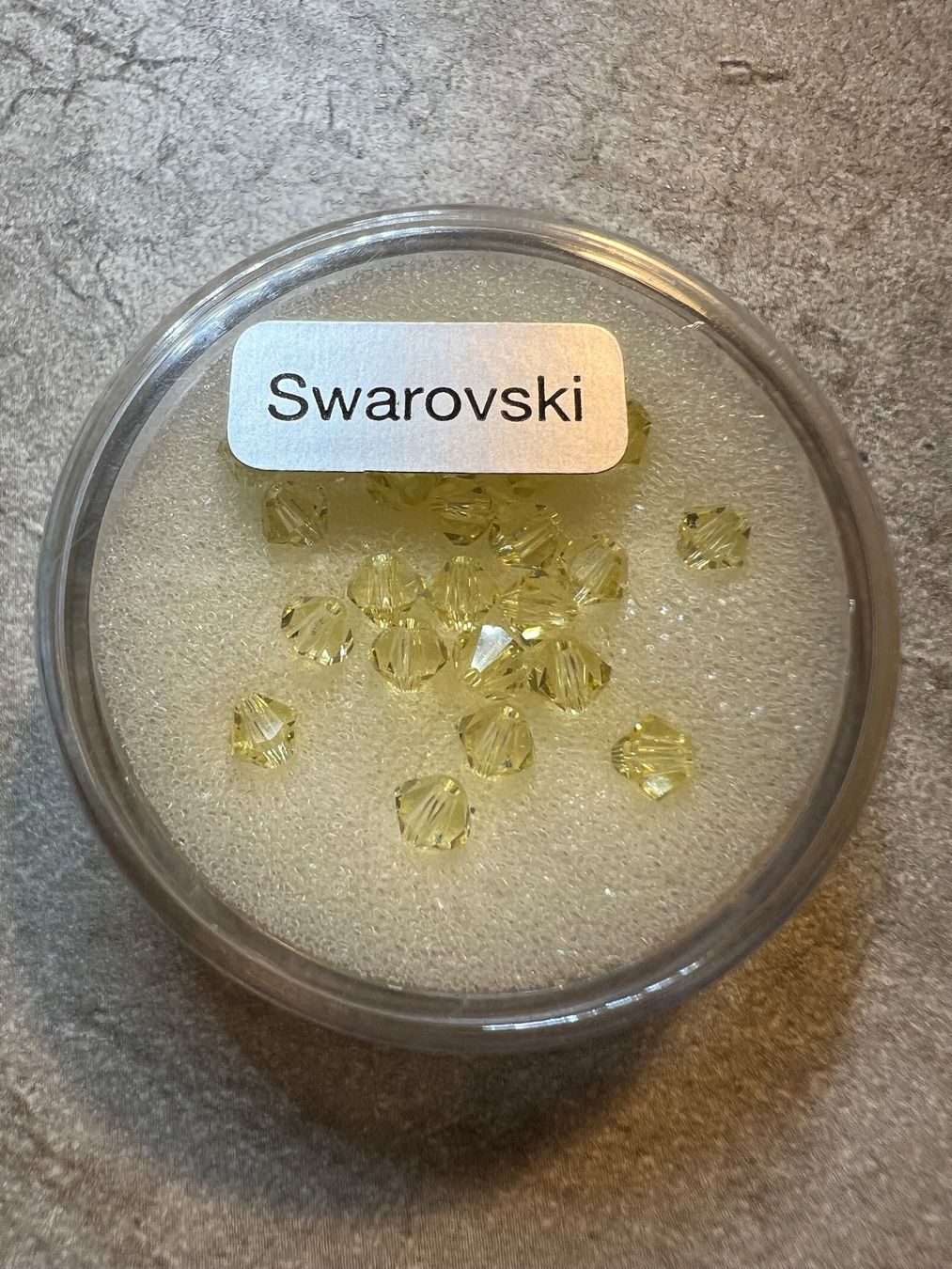 Perles (synthétiques): Swarovski Perlen 4mm – Neuf avec emballage d'origine à Stein AG par Anastasia_Asya 4