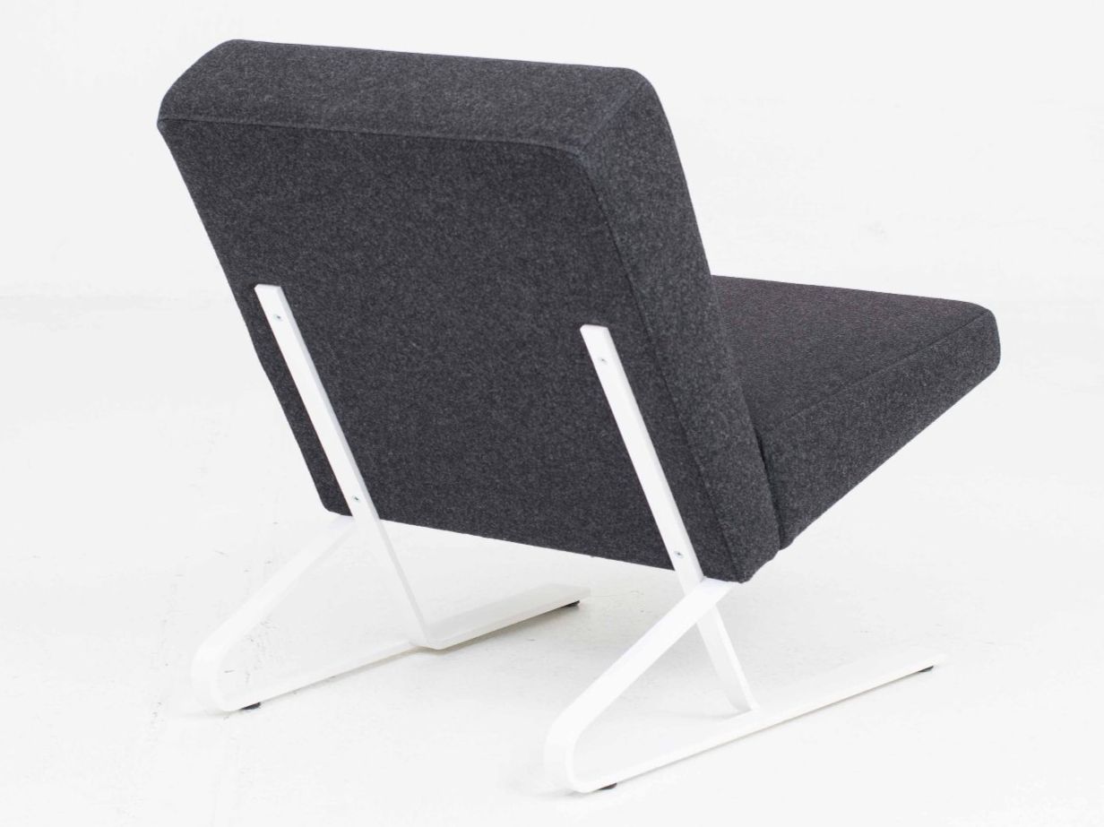 Classicon Poltrone: ClassiCon Satyr Sessel von For Use in dunkelgrauem Stoff – Usato da Zürich venduto da STUZH38 4