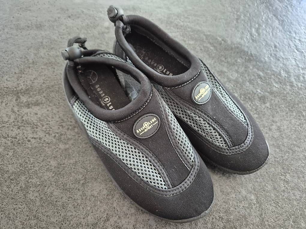 Chaussures garçon: Badeschuhe Grösse 33 – D'occasion à Wittenbach par MOW9