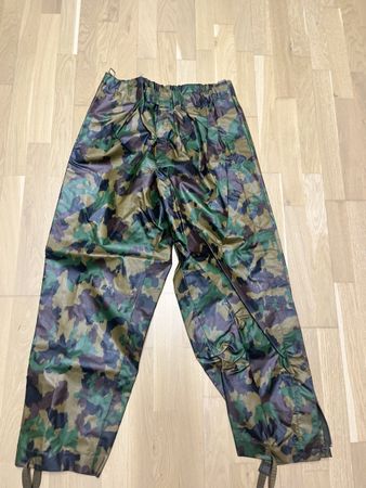 Regenhose Tarnung Grösse 48-76 gebraucht