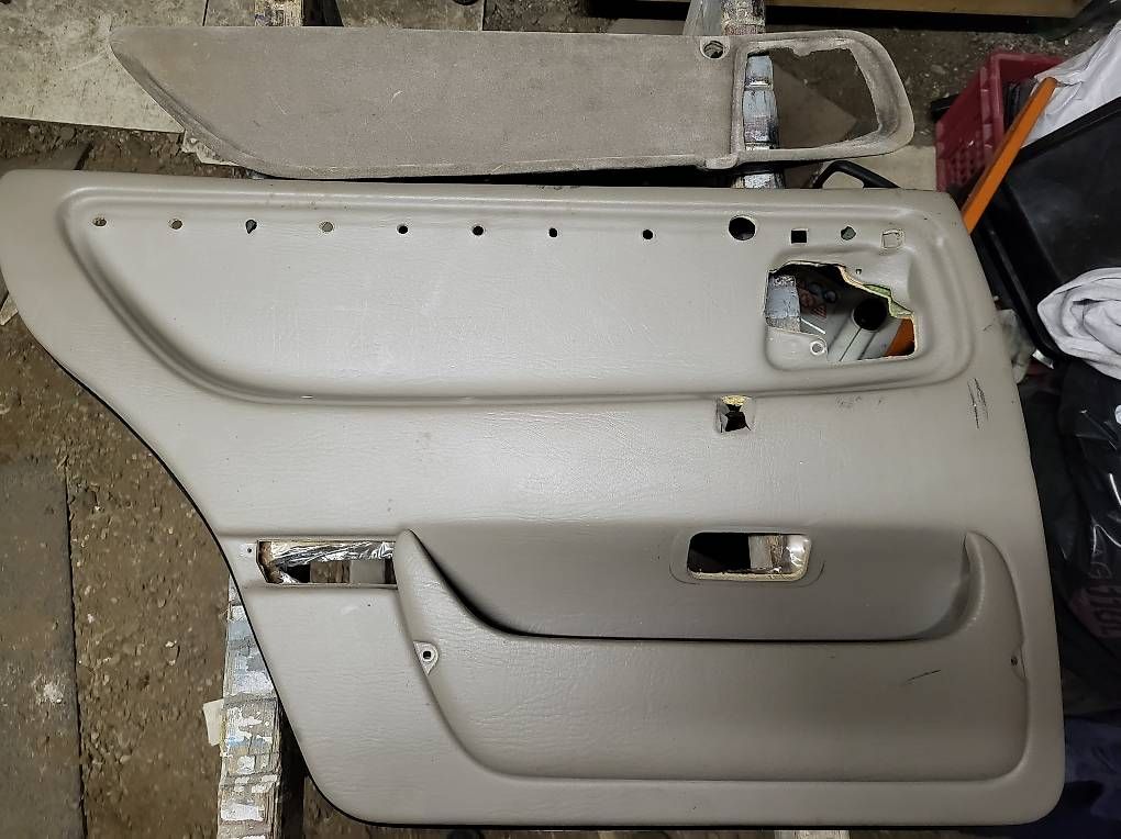 Tutti pezzi di ricambio auto: Saab 9000 Belüftete Türtafeln – Usato da Elsau venduto da ZOLOLI 3