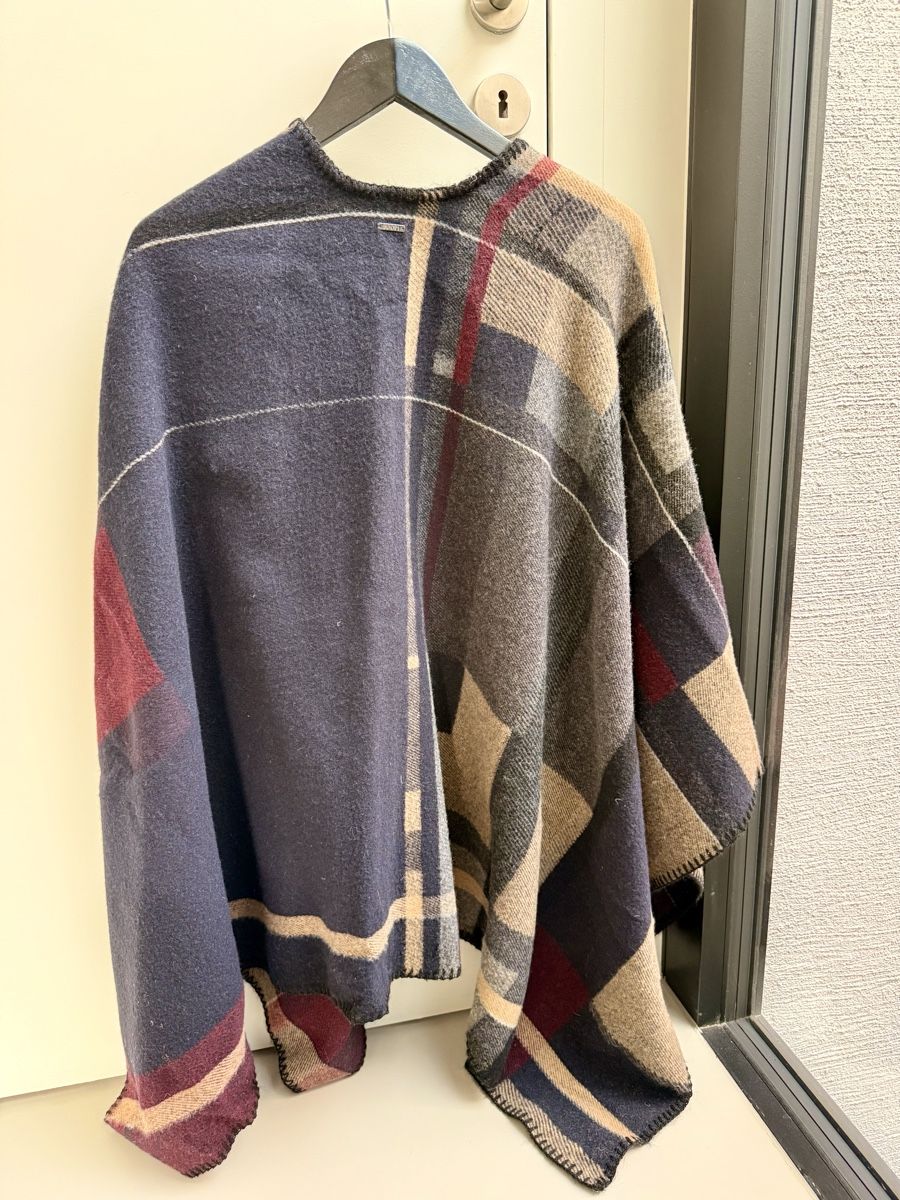 Altro in Moda donna: Cape von Joop – Usato da Füllinsdorf venduto da Ayumi_CH 1