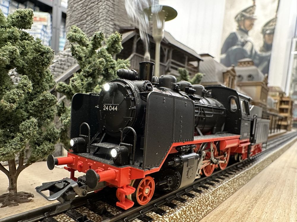 Märklin 36244 Dampflok BR 24 der DB mit mfx-Decoder,Rauchsatz, Sound