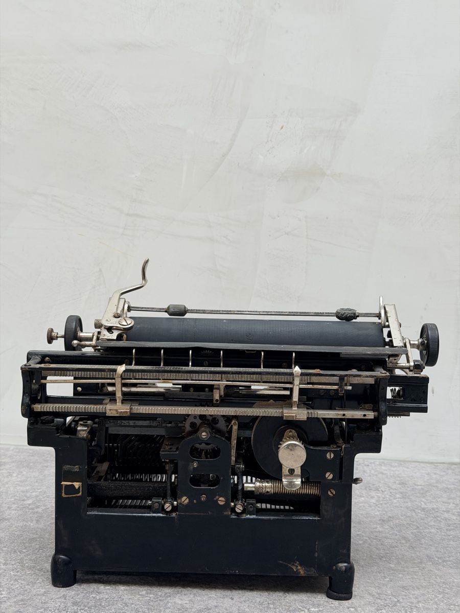 Schreibmaschinen: Machine à écrire mécanique Urania – Gebraucht aus Bulle von ABELiAM 7