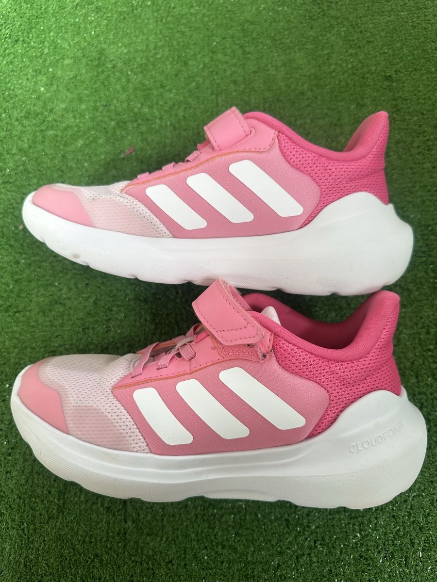 Chaussures filles: Adidas Mädchen Schuhe – D'occasion à Belp par gun_5bnr 2