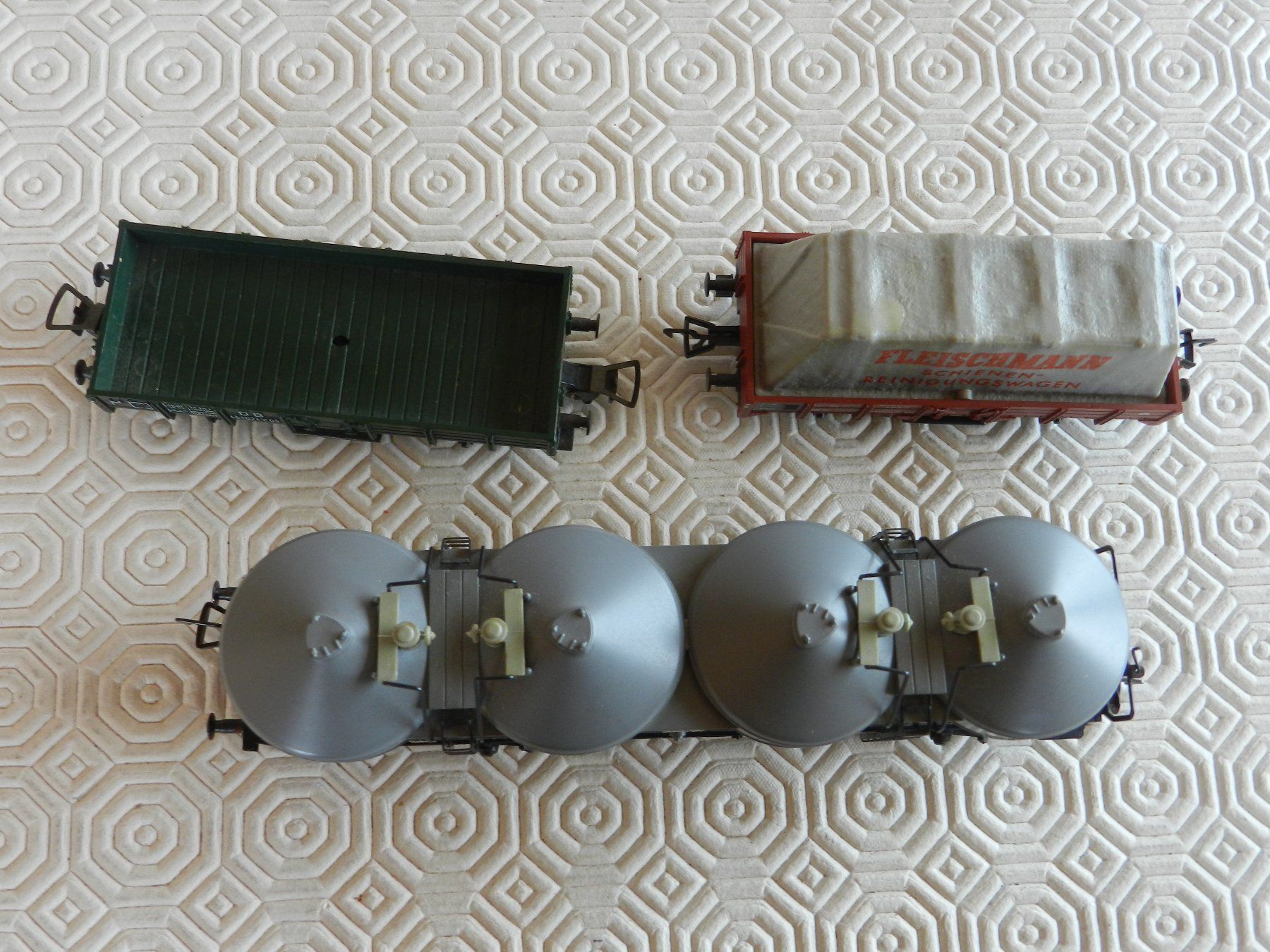 Fleischmann Modelleisenbahnen: H0 DC Fleischmann Güterwagen DB 3 St – Gebraucht aus Arzier-Le Muids von elocin83 4