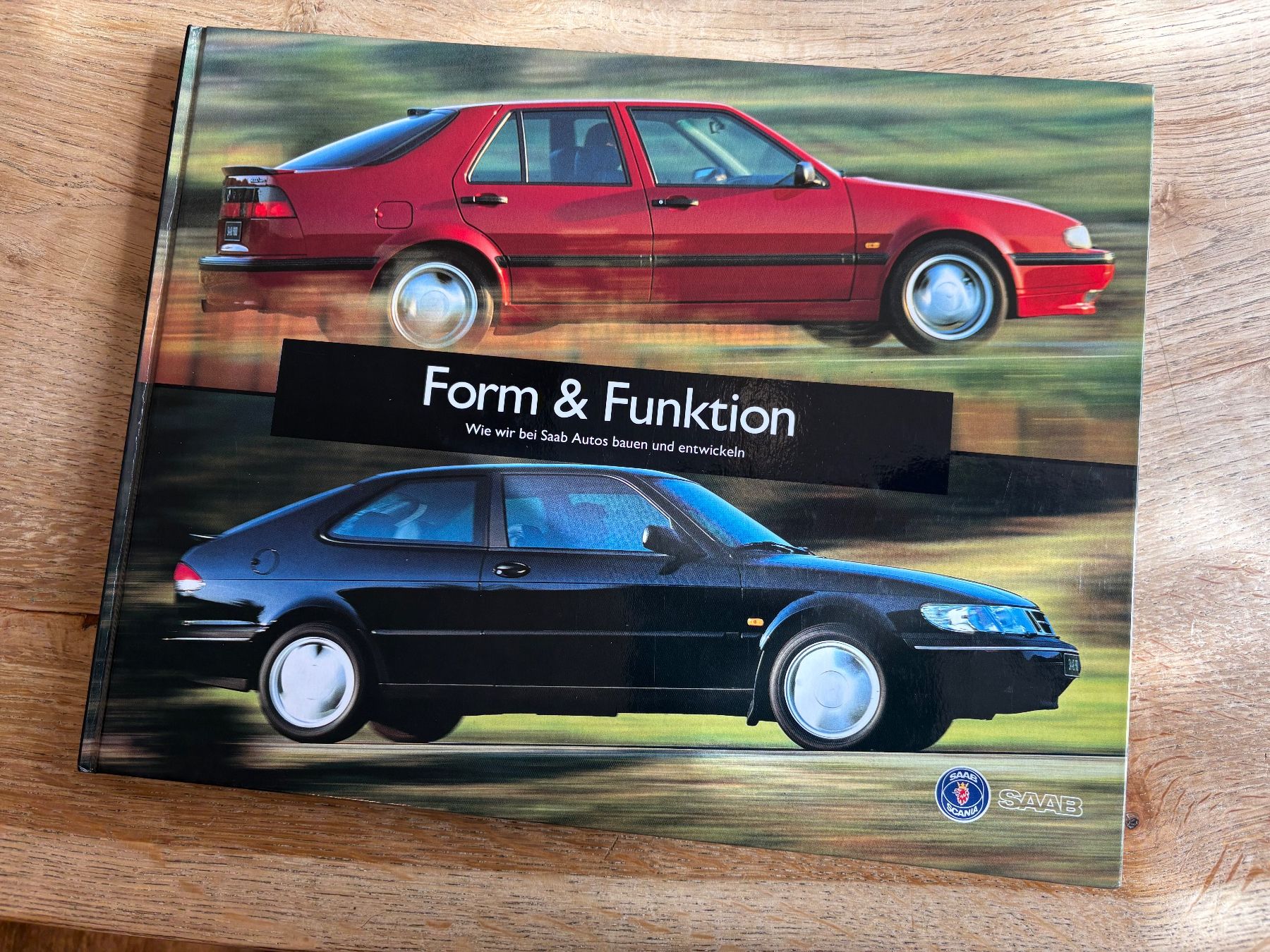 Libri: SAAB Buch Form & Funktion – Nuovo e nell'imballaggio originale da Bauma venduto da haelge01