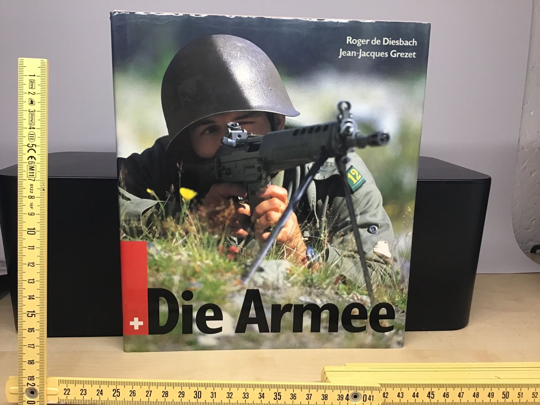 Libri: Buch "Die Armee" Roger de Diesbach, Grezet – Usato da Männedorf venduto da Modell-Spezialisten