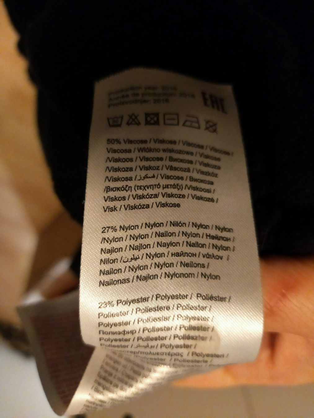 Pullover & Sweatshirts: Schwarzer flauschiger Pullover mit Schleife am Rücken – Gebraucht aus Tägerig von mikky02 4