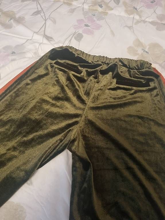 Pantaloni: Pantalone vellutato nuovo – Usato da Dino venduto da eva_2jl5
