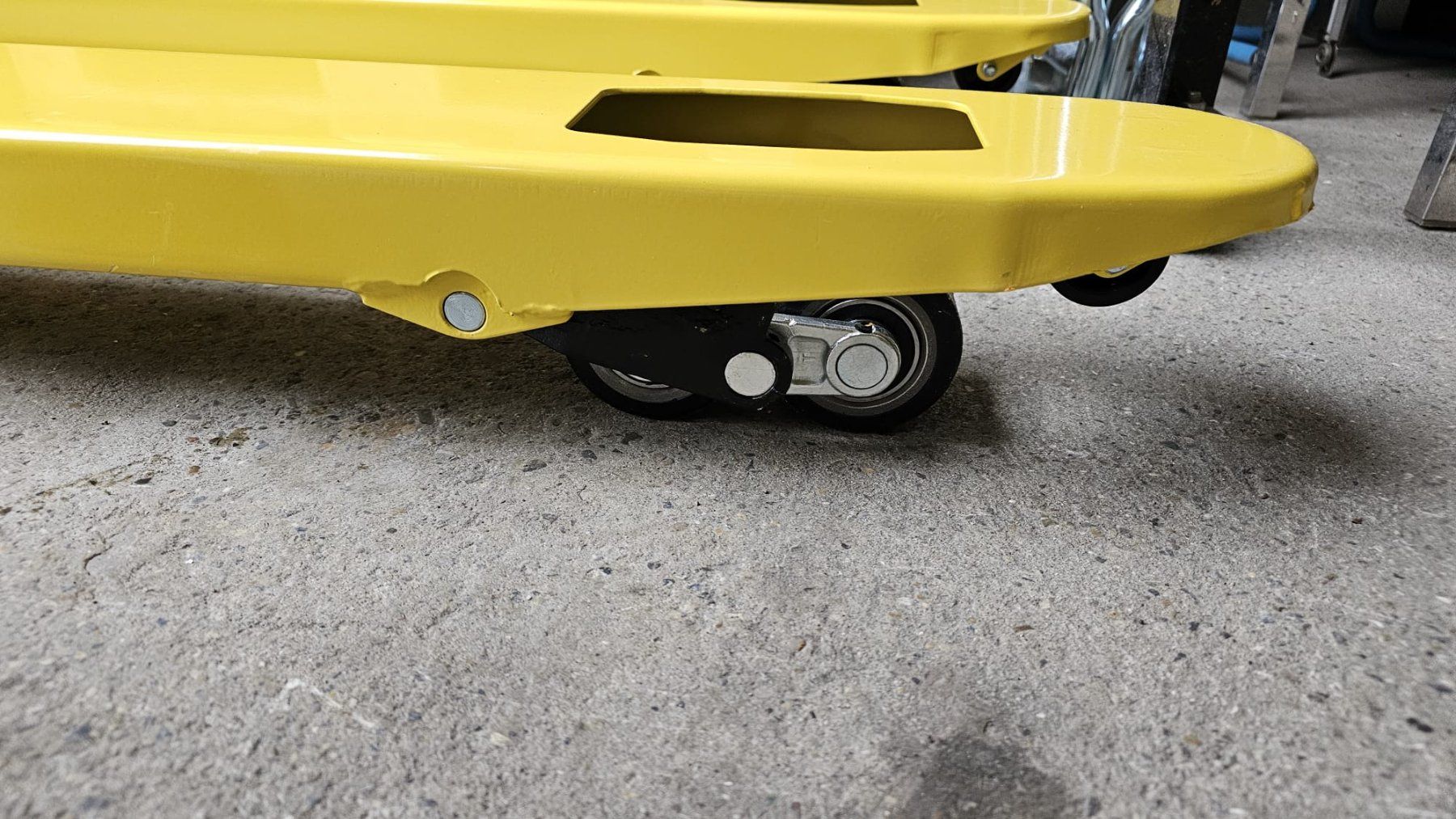 Carrelli elevatori e a forche: Palettenrolli/Hubwagen – Usato da Wuppenau venduto da Gastro-Wuppenau 3