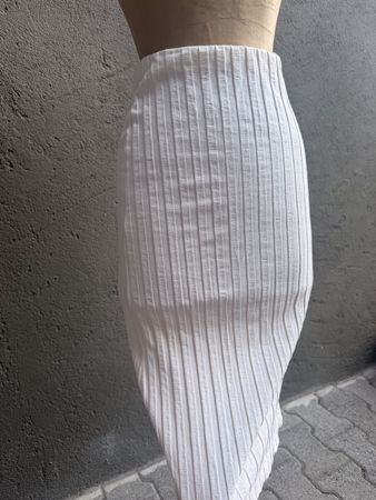 Jupe ZARA blanche côtelée taille S bon état