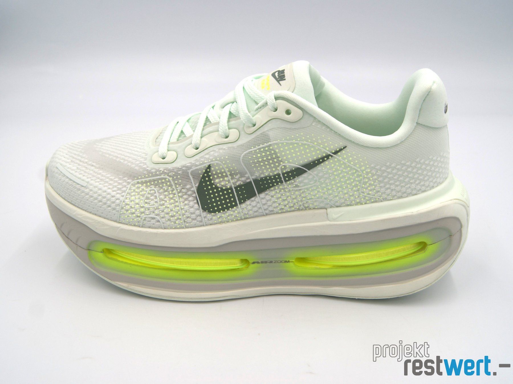 Nike Scarpe da uomo: Nike Vomero Premium Sneakers Grösse 43 – Nuovo (secondo la descrizione) da Bülach venduto da restwert_buelach 2