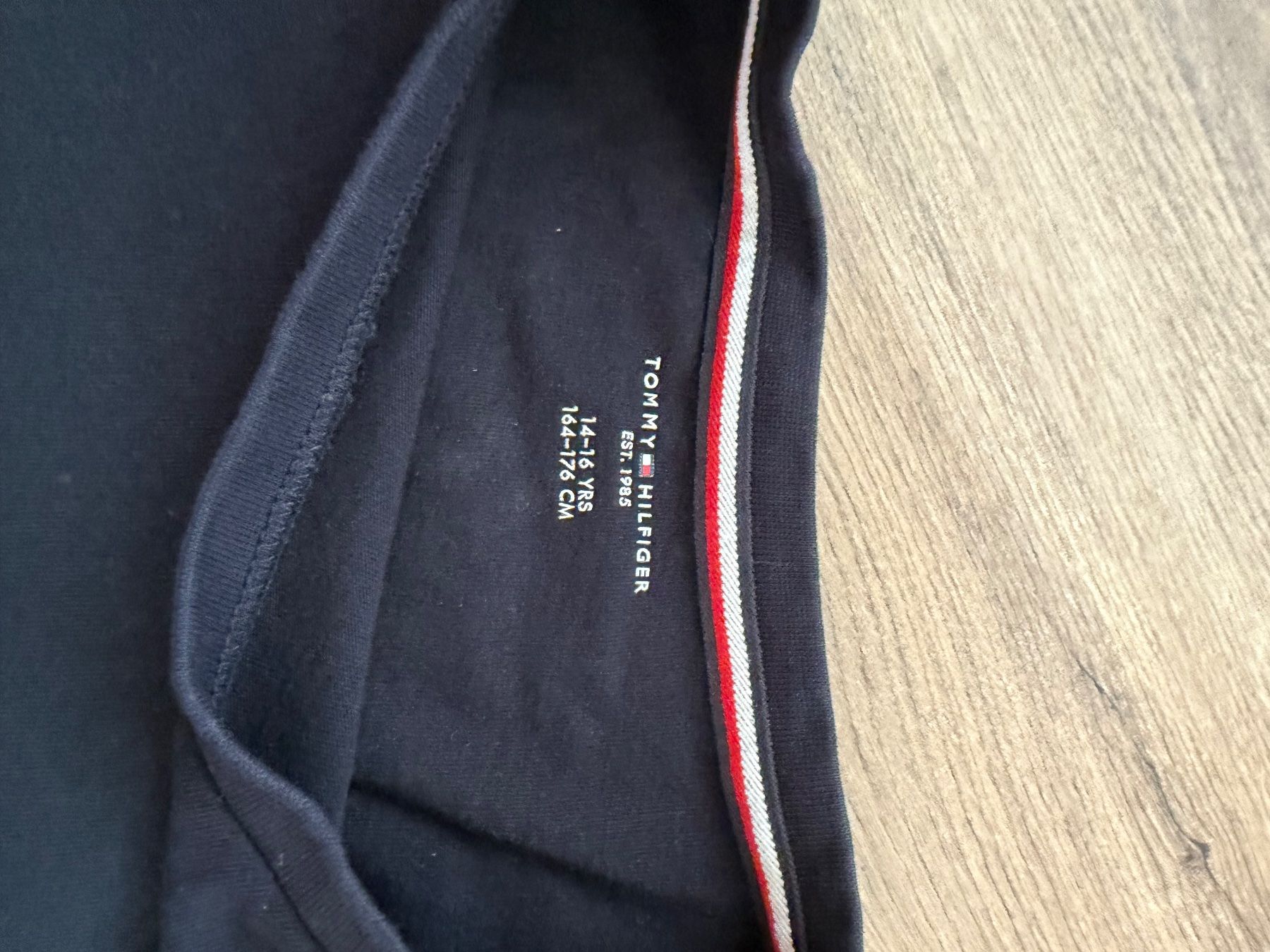 Tommy Hilfiger T-Shirts: Tommy Hilfiger Tshirt – Neu (gemäss Beschreibung) aus Kallnach von Regenbogen44 1