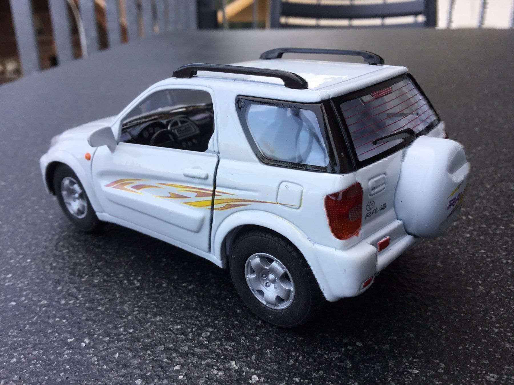 Toyota Modellautos: Toyota RAV4 – Neu (gemäss Beschreibung) aus Erlenbach im Simmental von Model_box 3