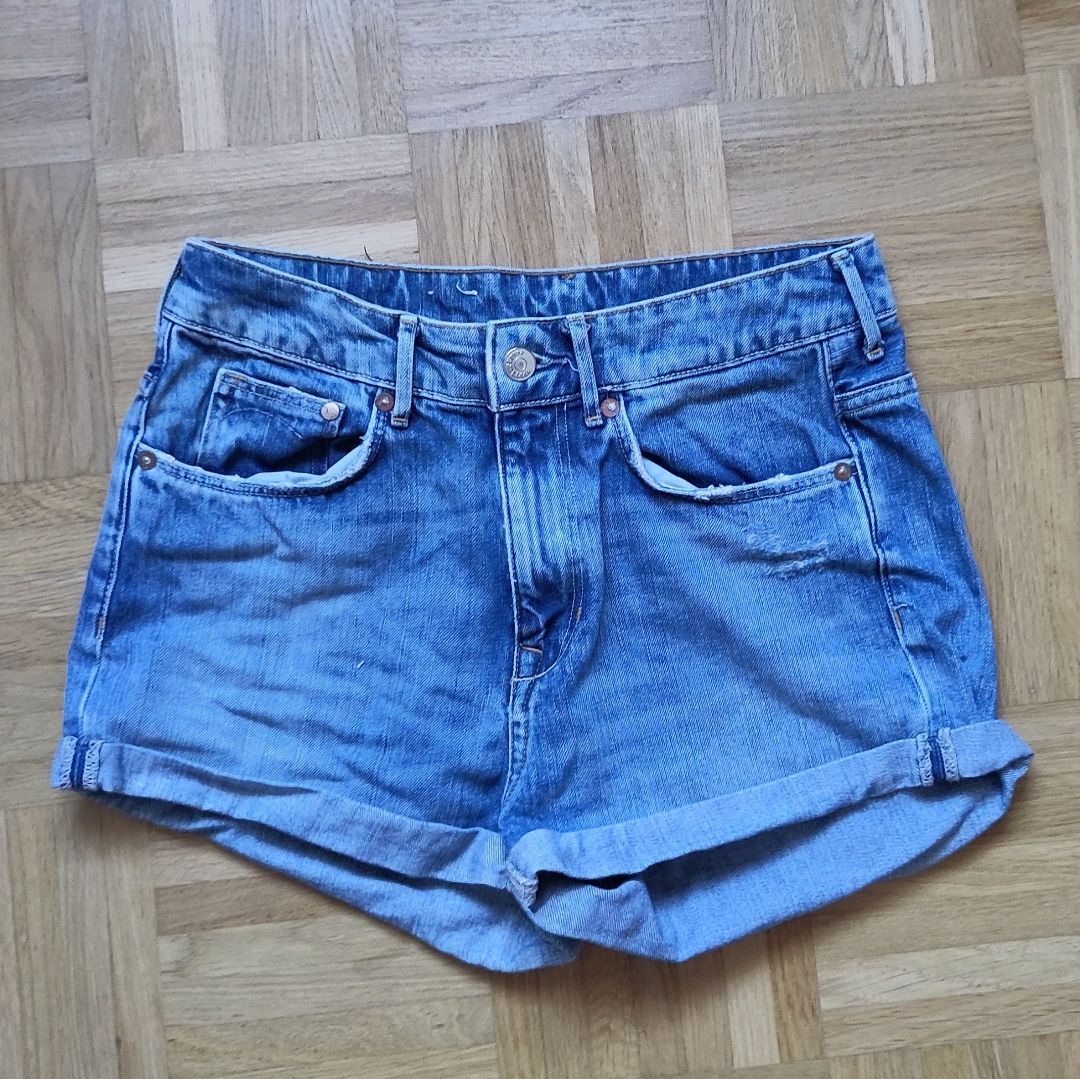 H&M Pantaloni: kurze Shorts Gr. 36 – Usato da Bern venduto da icanhearyoursmile 1