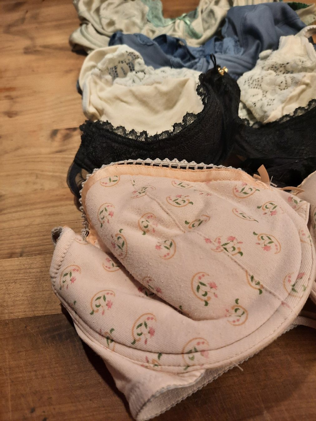 Autres dessous: 5 schöne BH zum Schnäppchenpreis – D'occasion à Busswil BE par balu37 3