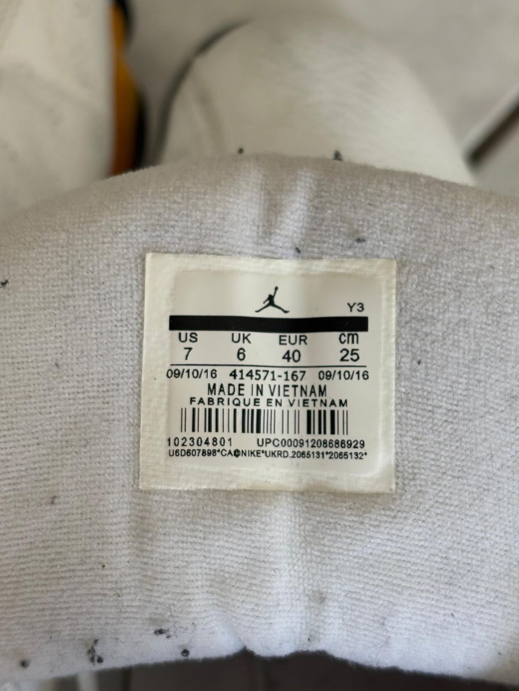 Jordan Herrenschuhe: Baskets Jordan rétro, blanches et dorées taille 40 – Gebraucht aus La Chaux-de-Fonds von Sabinchenn 3