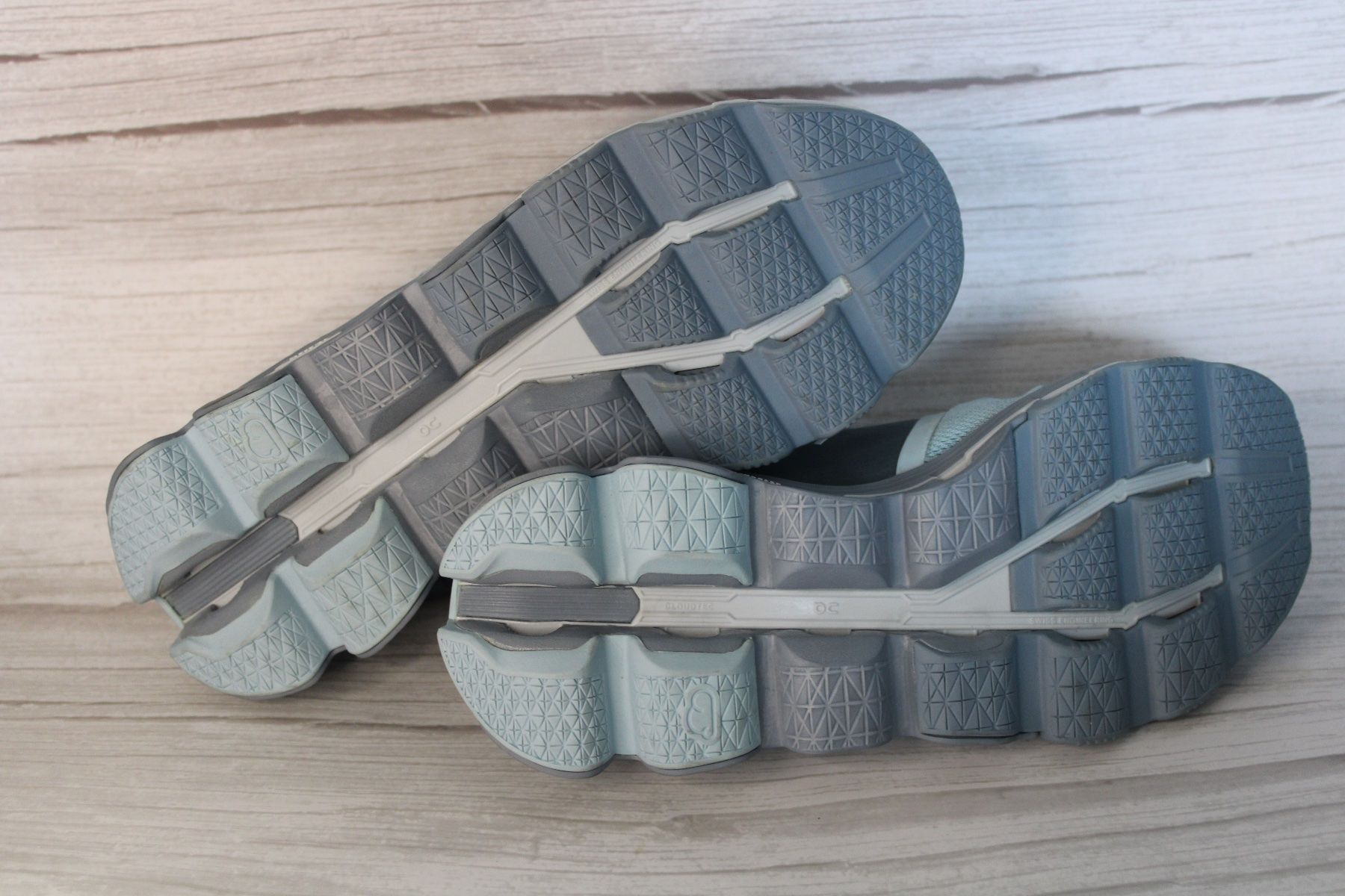 On Scarpe da donna: Chaussure One bleu – Usato da Essertines-Rolle venduto da Nono_1802 1
