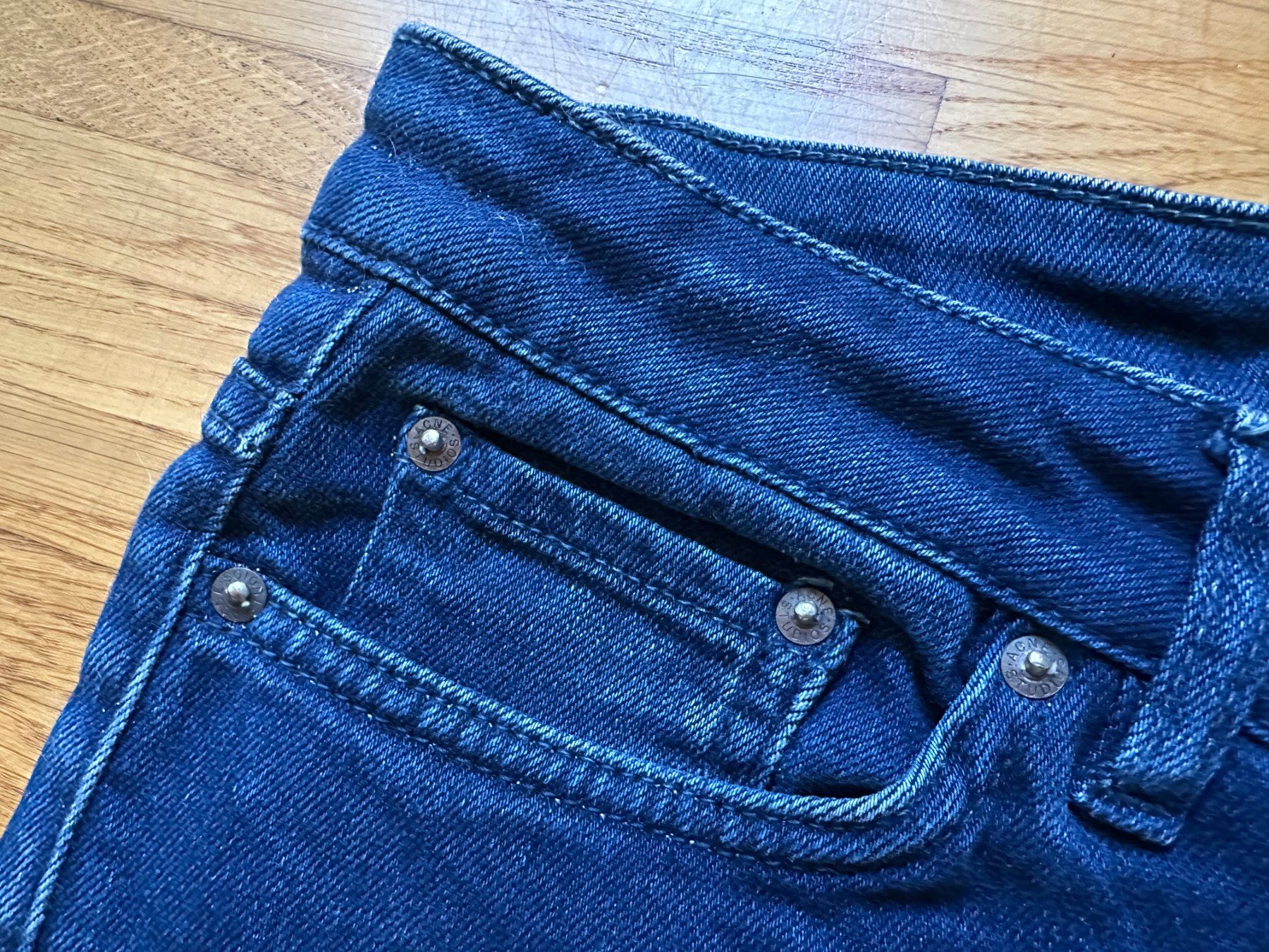 Acne Studios Jeans: Acne Studios Skin 5 Sparkling Jeans 26/32 – Gebraucht aus Lausanne von brixton 5