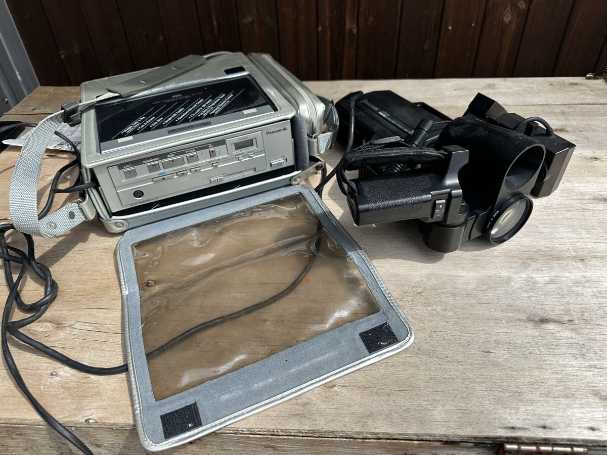 Panasonic Videocamere: Panasonic Videokamera WVP-200E – Usato da Urdorf venduto da robobespannung