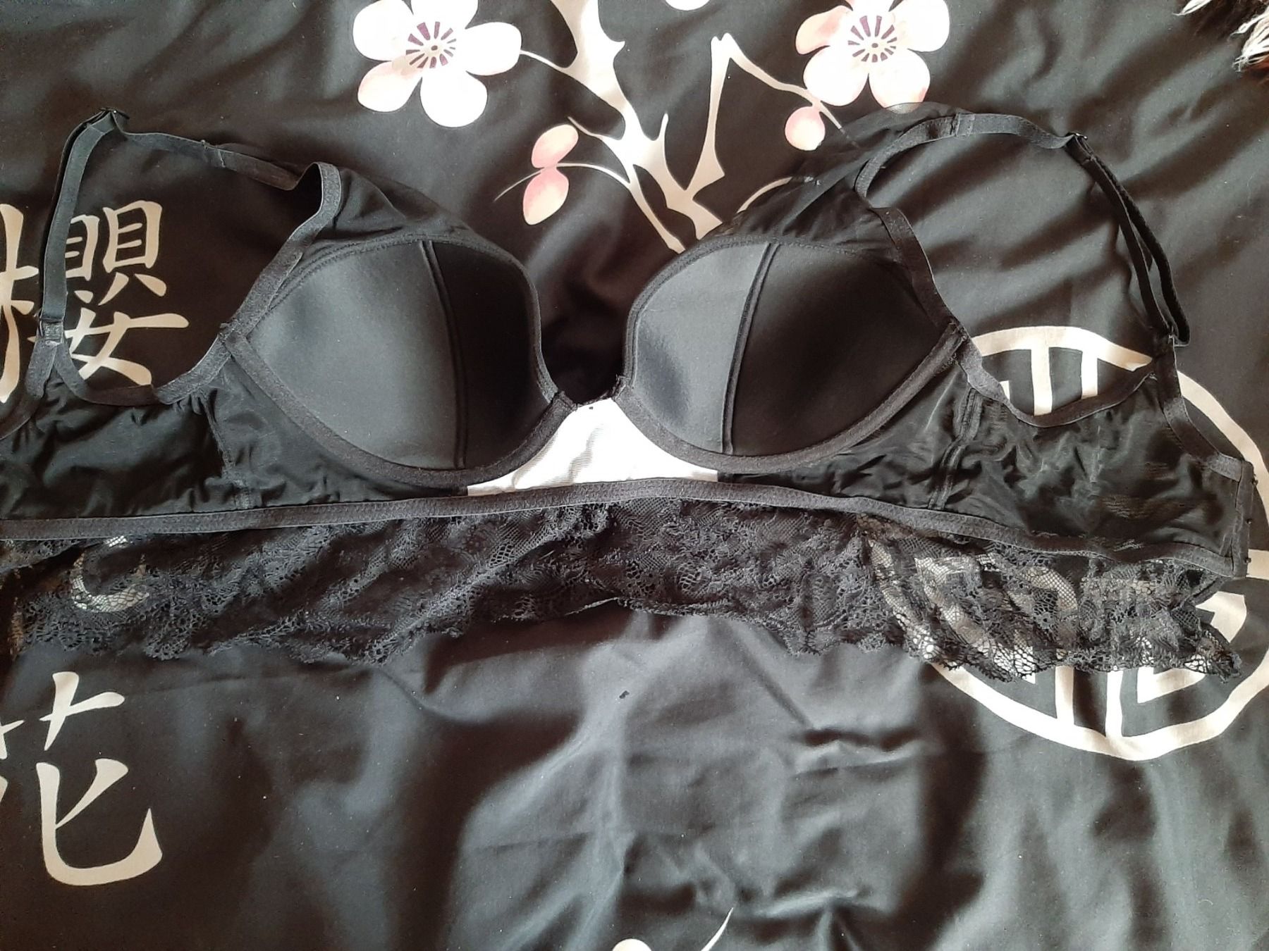 Autres dessous: Dessou BH Gr. 80B Farbe Schwarz – Neuf (Voir description) à Marthalen par Jenny.Z 1