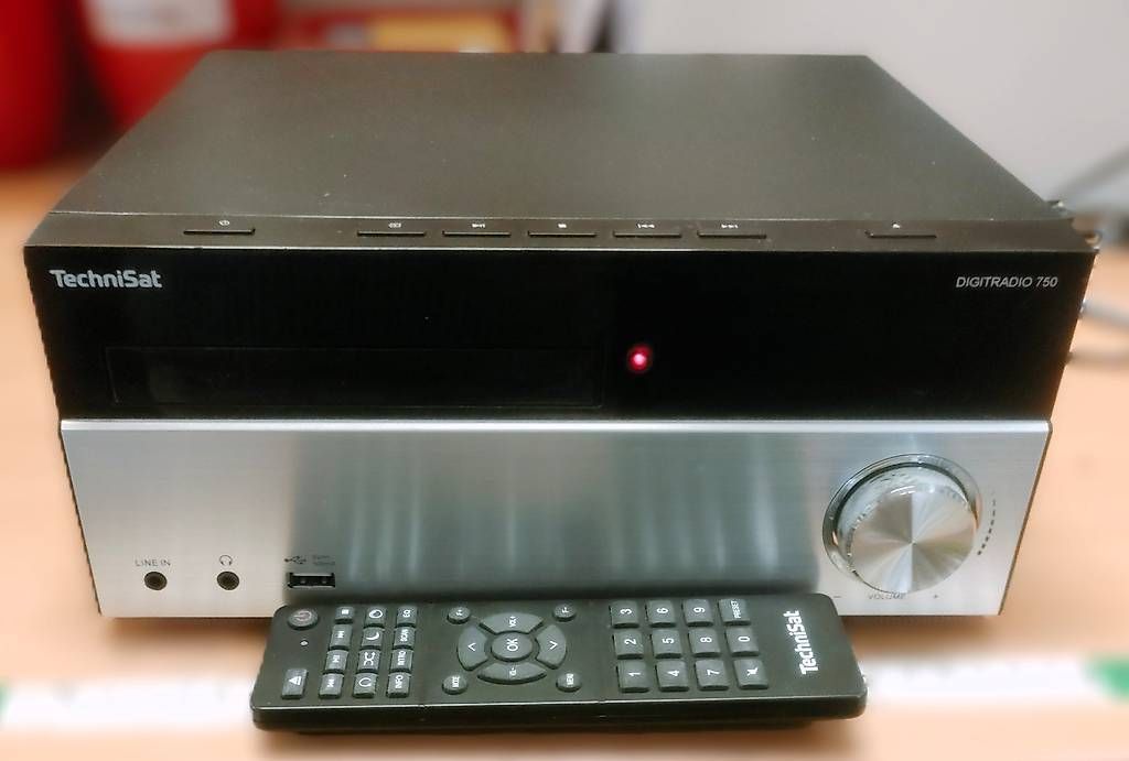 Sistemi audio & multimediali: Digitalradio 750 von TechniSat. inkl. CD-Player – Usato da Rheineck venduto da han_c85z 4