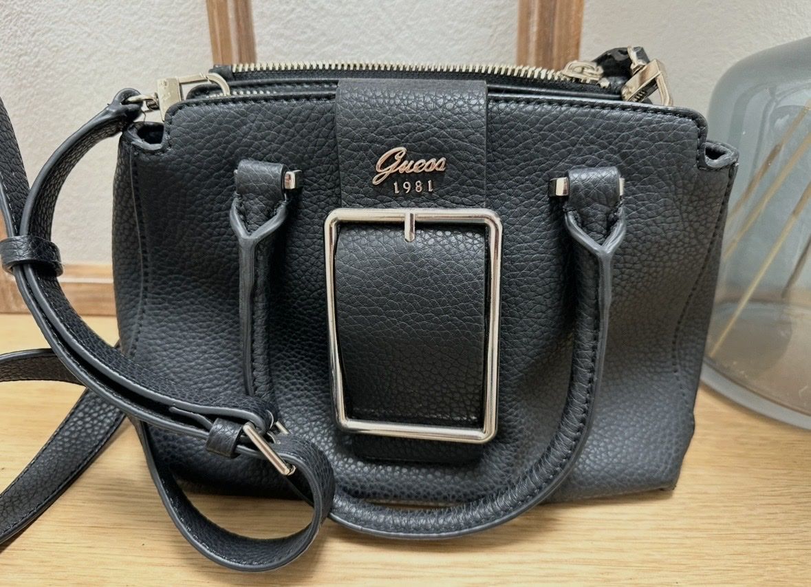 Guess Borse da donna: Sac à main Guess – Nuovo (secondo la descrizione) da Geneveys-Coffrane venduto da sar_rb75 1