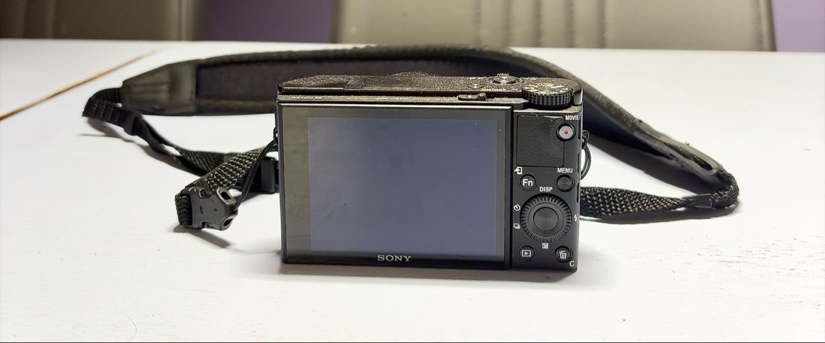 Sony Fotocamera: Sony RX vii très peu utilisé – Nuovo (secondo la descrizione) da Grand-Lancy venduto da column96 1