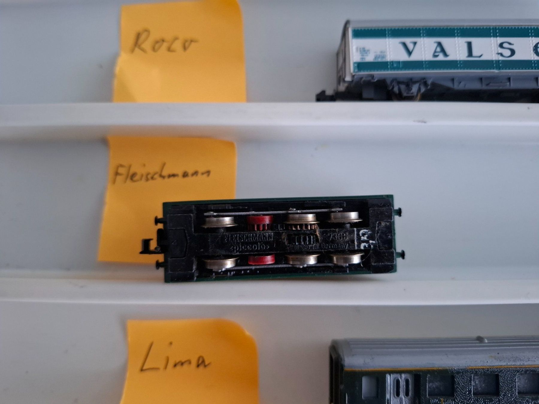 Modellini di ferrovie: Sammlung Modelleisenbahn Waggons und Loks - Arnold, Trix,... – Usato da Einsiedeln venduto da Time-67 3