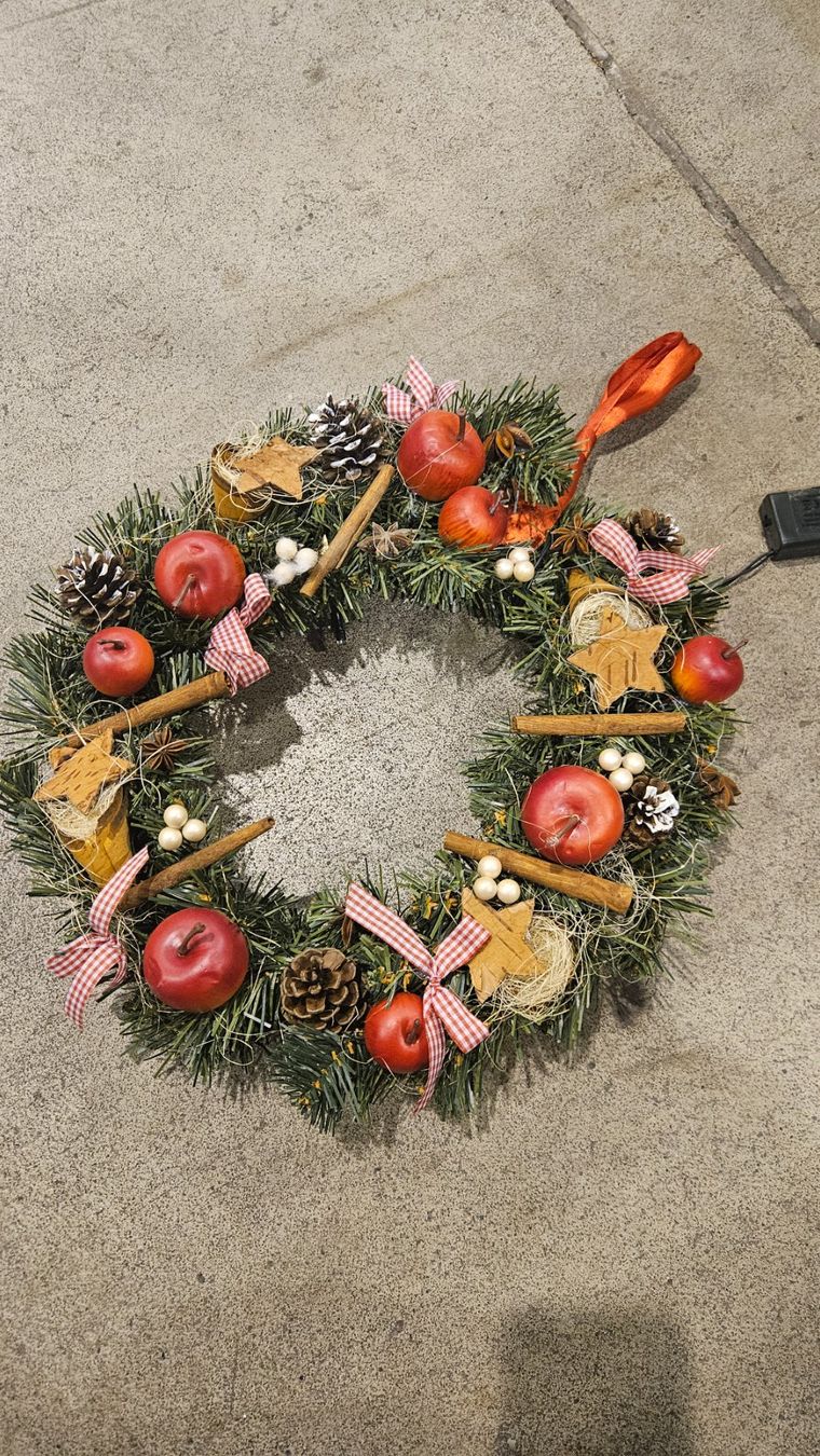 Tutte le decorazioni: Corona natalizia luminosa da appendere – Usato da Melano venduto da H-Sara