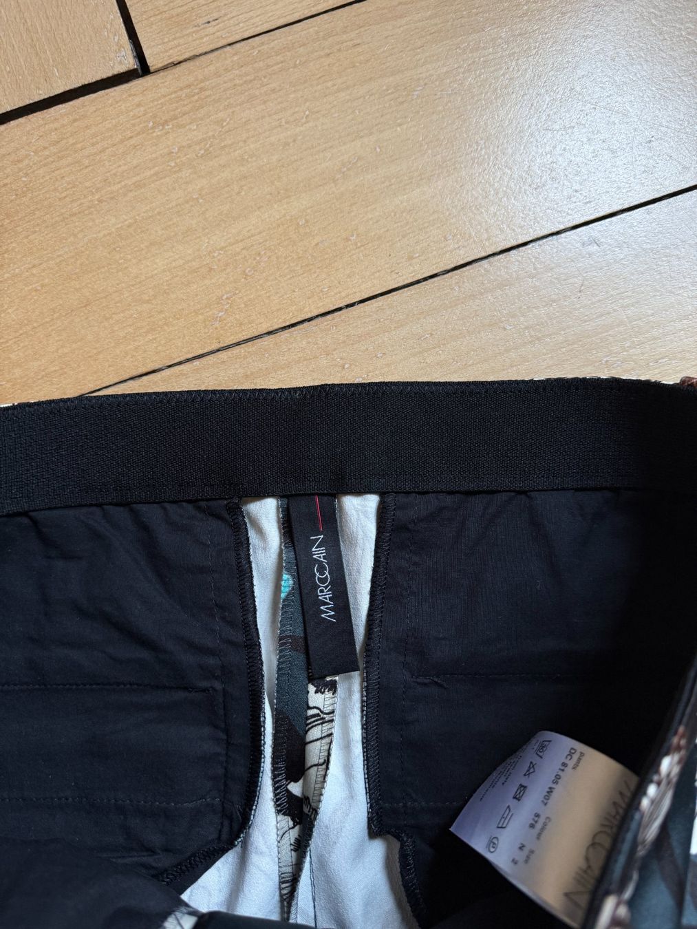 Marc Cain Pantaloni: MARC CAIN - Hose bunt geblümt 36 – Usato da Zürich venduto da Diazaio 1
