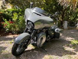 Harley-Davidson FLHXSE Street Glide CVO 117 Touring